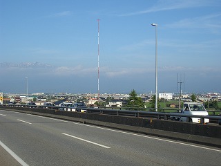 国道８号線の高架橋から見た放送塔